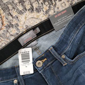 BRAND NEW Torrid Sky High Skinny Jean